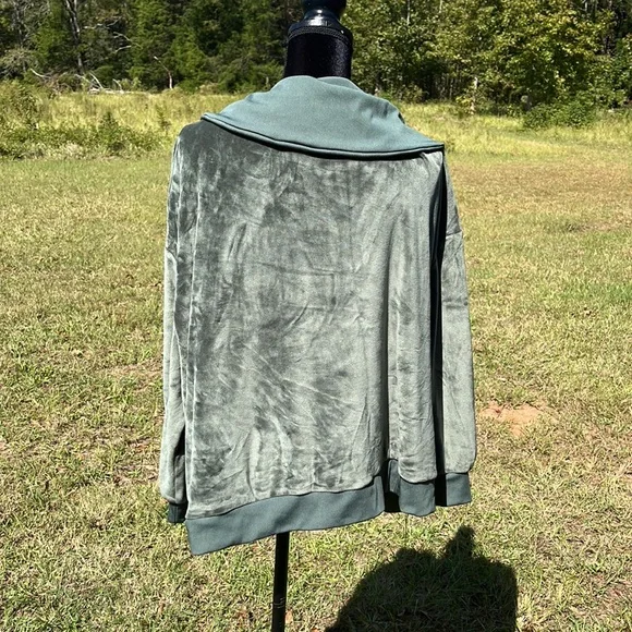 Summersalt Drapey collar Hunter green velour feel 1/2 zip pullover. Size 1XL - Picture 4 of 6
